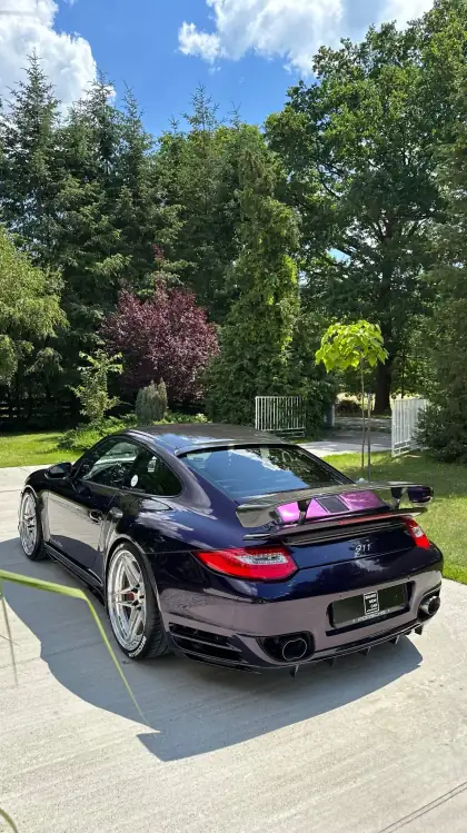 Detal tylnej części Porsche 911 z portfolio Brand New Car